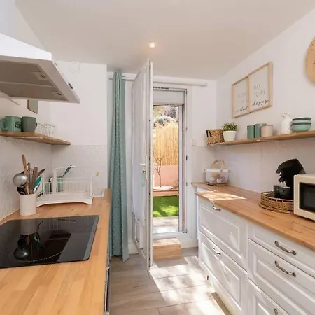Joli Petit Cocon Et Sa Jolie Terrasse Lesclesdenicole Apartment Hyeres