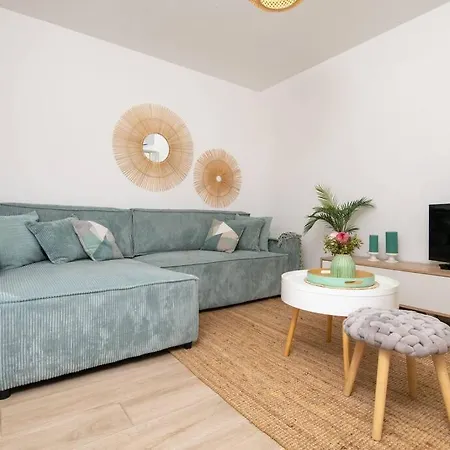 Апартаменты Joli Petit Cocon Et Sa Jolie Terrasse Lesclesdenicole Йер